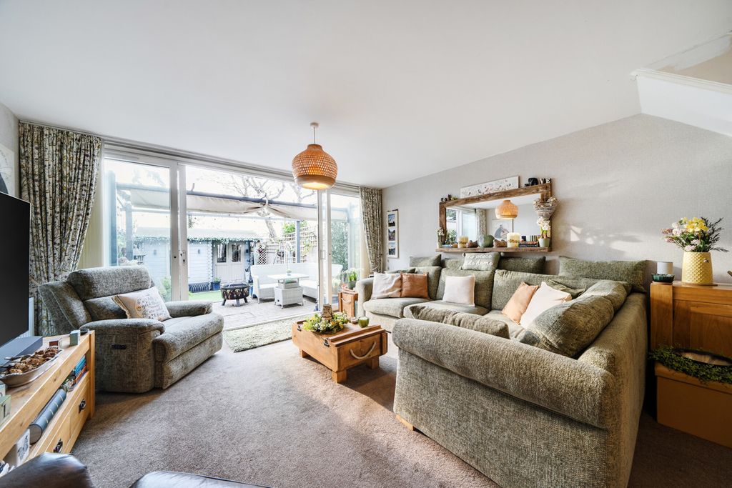 Property photo 3 of 27 Reception