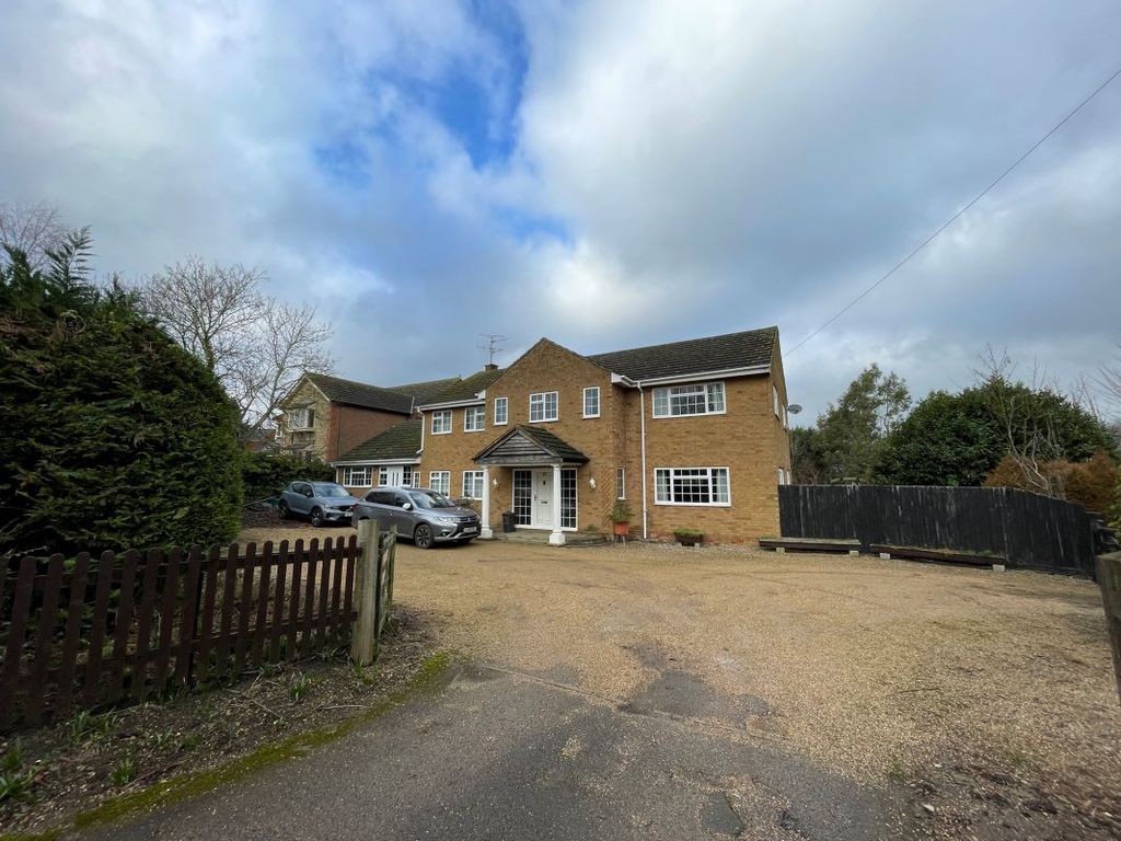 Property photo 1 of 32