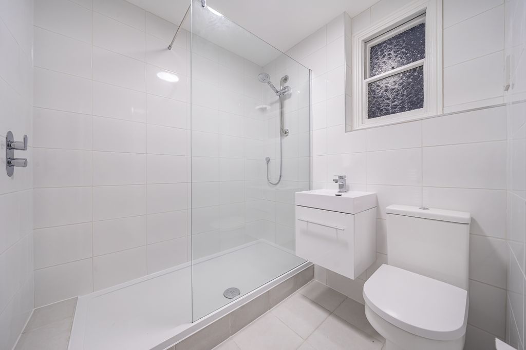 Property photo 3 of 7 1