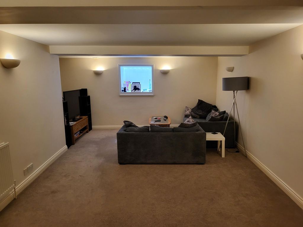 Property photo 2 of 6 Lounge