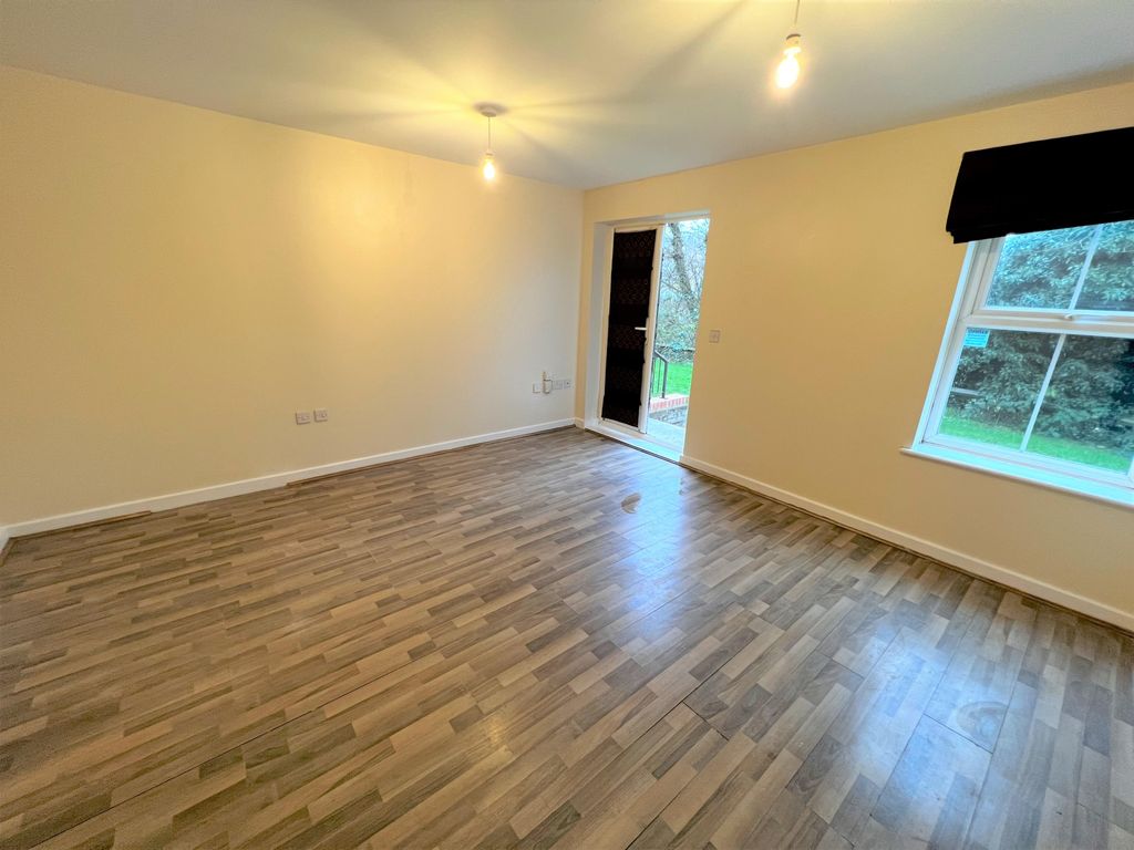 Property photo 3 of 10 Living Room