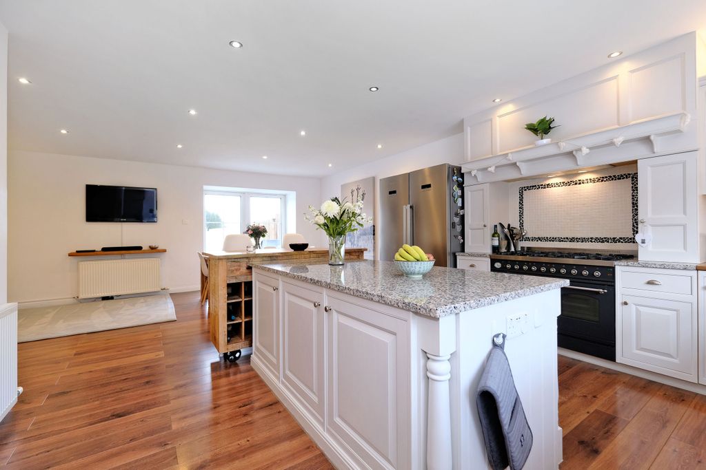 Property photo 2 of 70