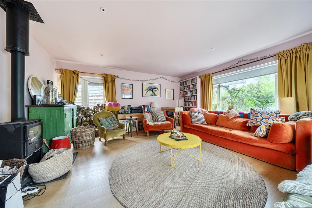 Property photo 2 of 18
