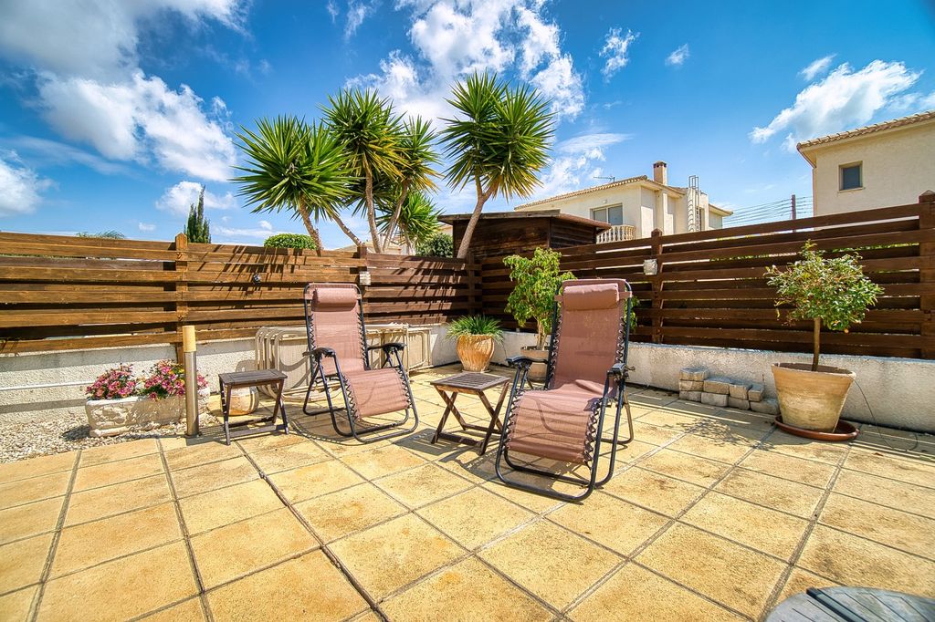 Property photo 2 of 43