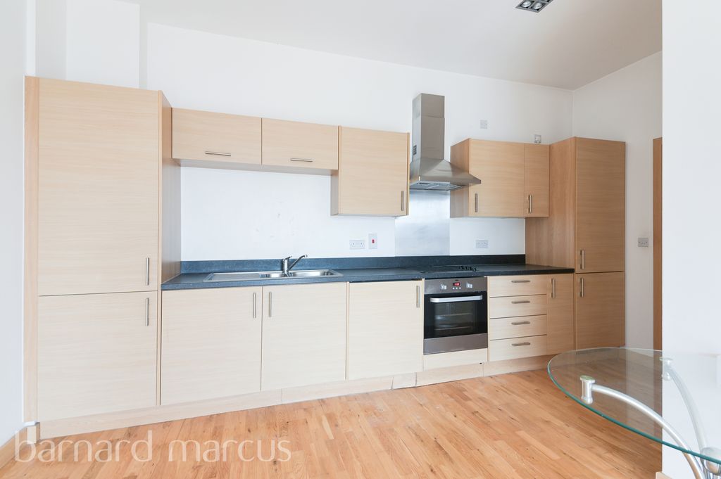 Property photo 3 of 8 Kitchen