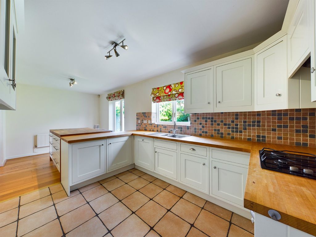 Property photo 3 of 19 Kitchen