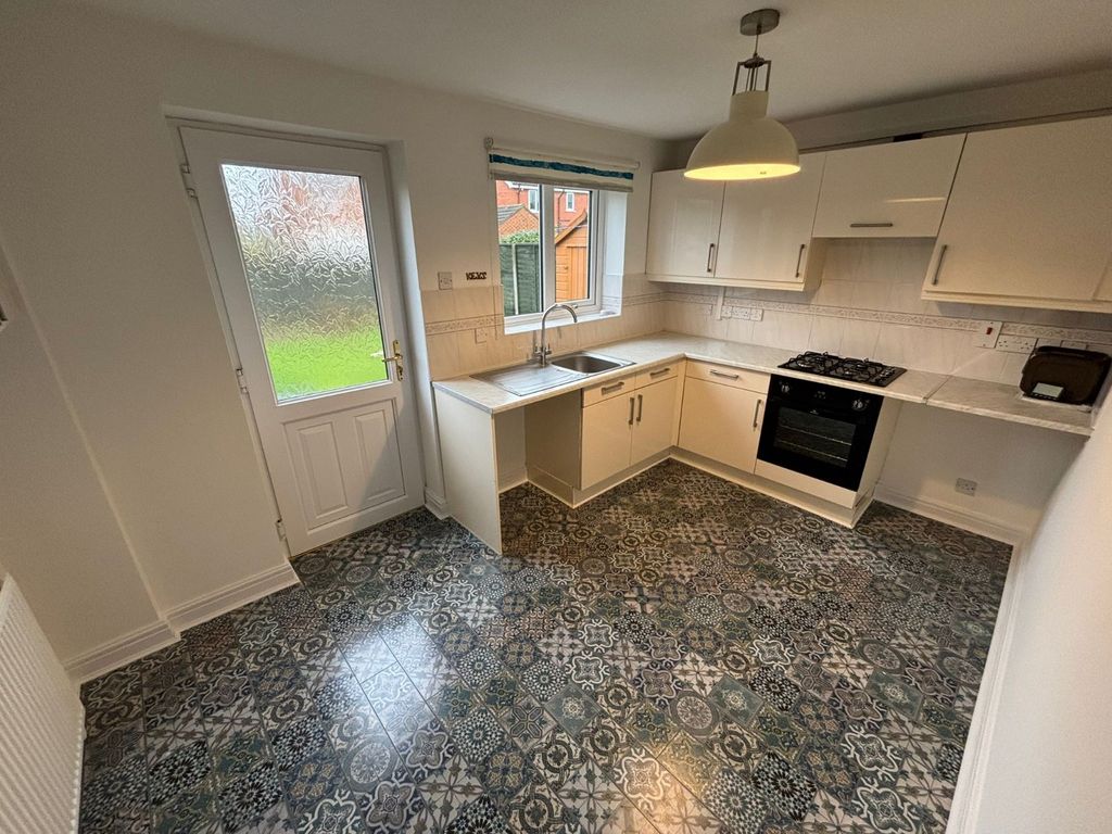 Property photo 3 of 7 Kitchen