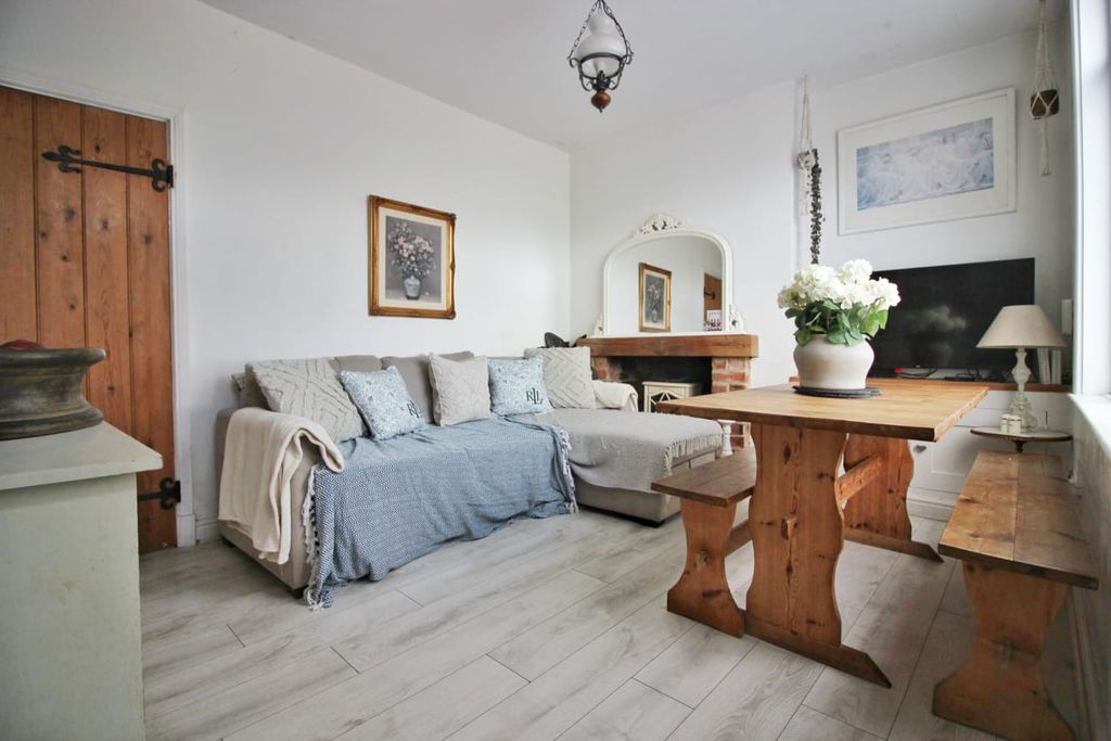 Property photo 3 of 25