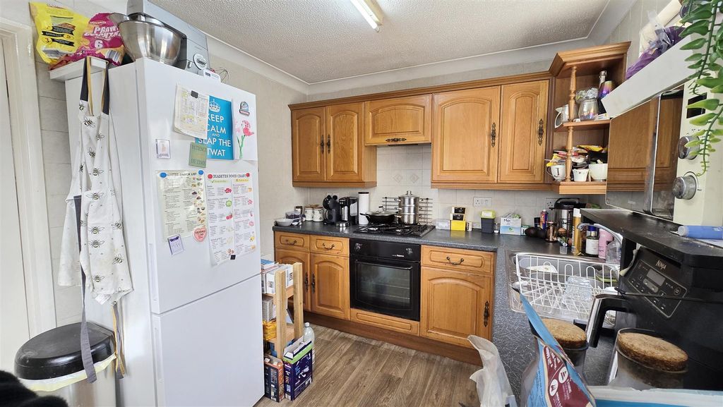 Property photo 3 of 14 Kitchen