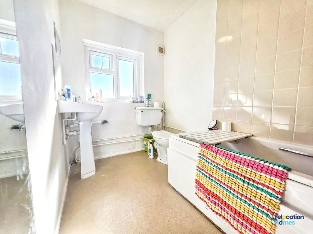 Property photo 3 of 4
