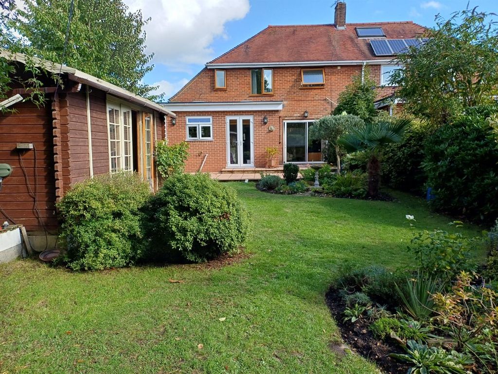 Property photo 1 of 32 4 Leedam A.Jpg