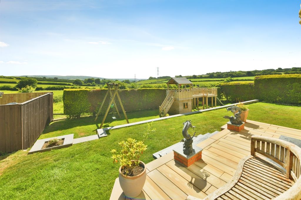 Property photo 2 of 34