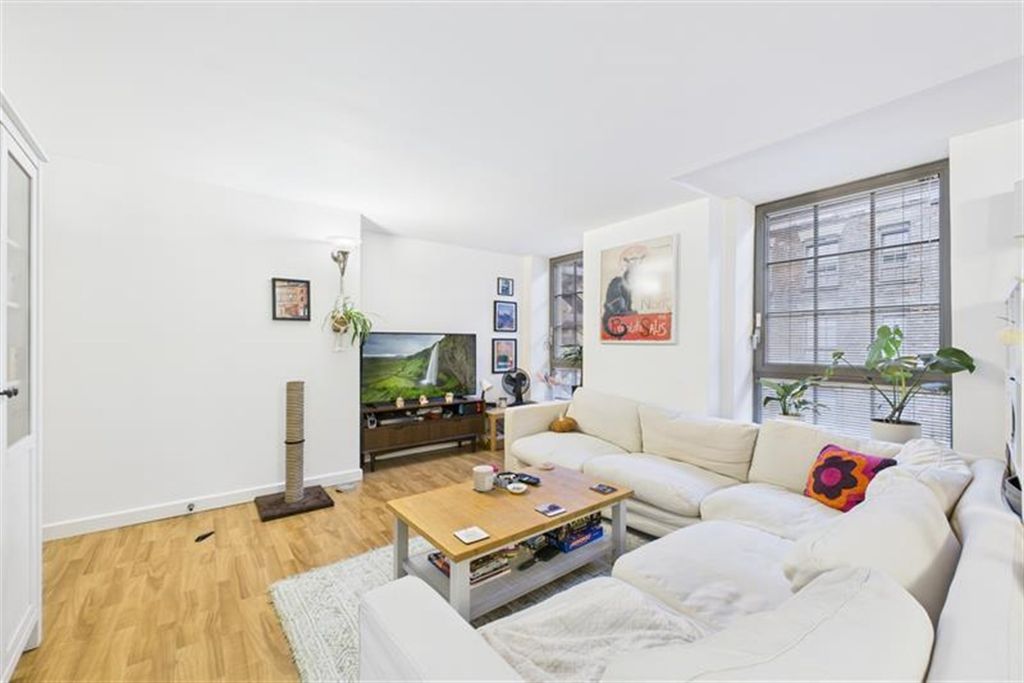 Property photo 1 of 8 (Main)