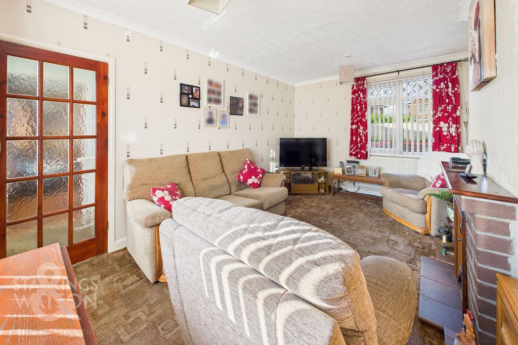 Property photo 2 of 21