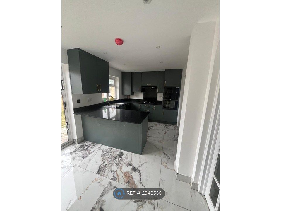 Property photo 3 of 12 Kitchen
