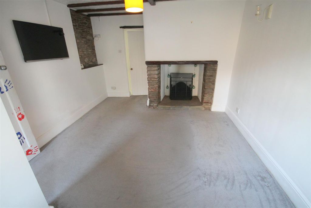 Property photo 2 of 18 Cs Lounge ii.Jpg
