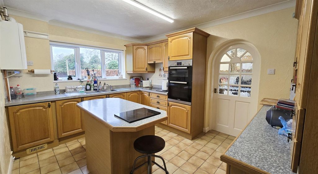 Property photo 2 of 27 Kitchen