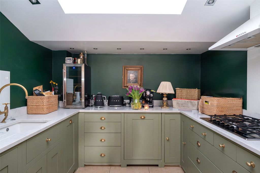 Property photo 3 of 17 Kitchen