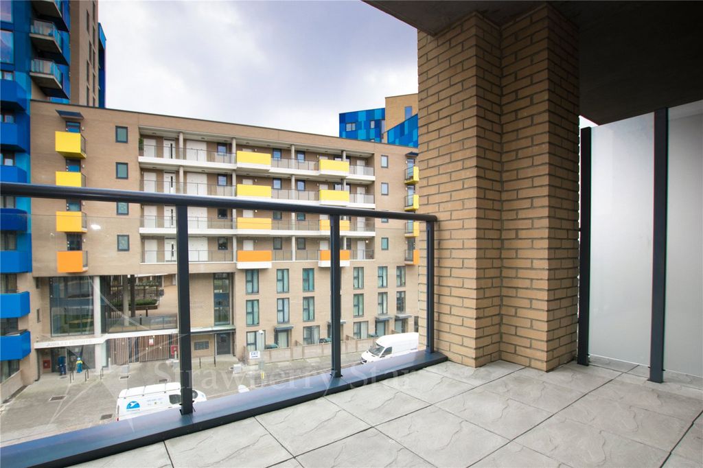 Property photo 3 of 9 Balcony