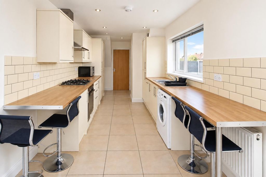 Property photo 1 of 16 152d86A2-Ecec-4052-907d-F2Fe37Fdb3Ff.Png