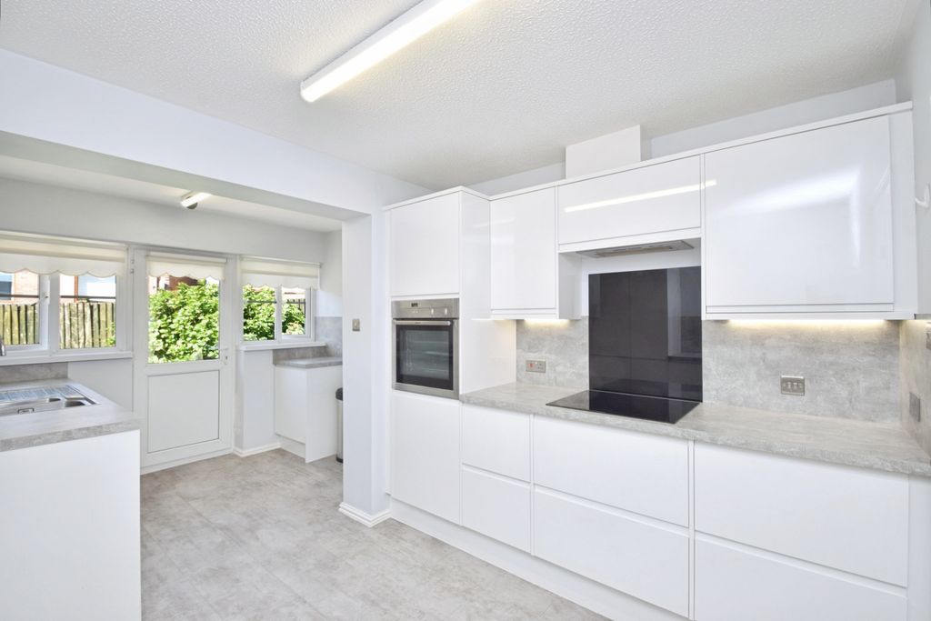 Property photo 2 of 35
