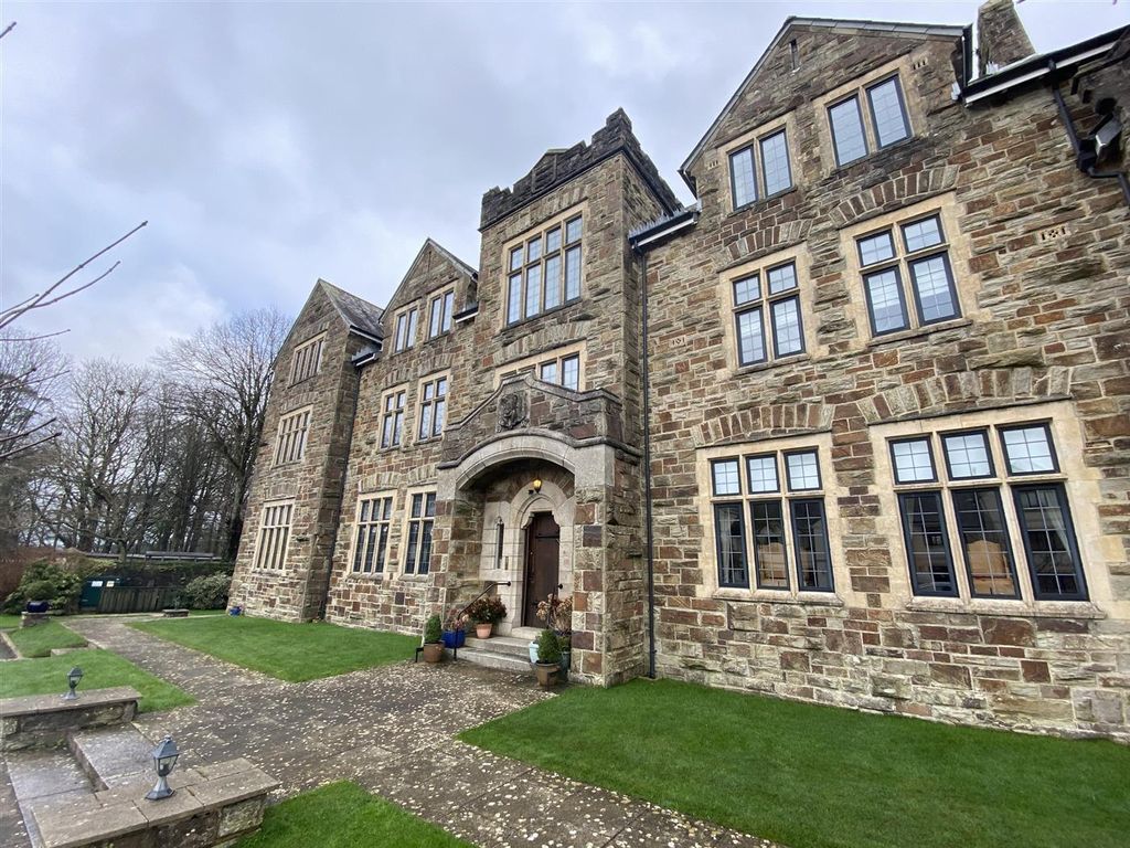 Property photo 1 of 10 Front Exterior