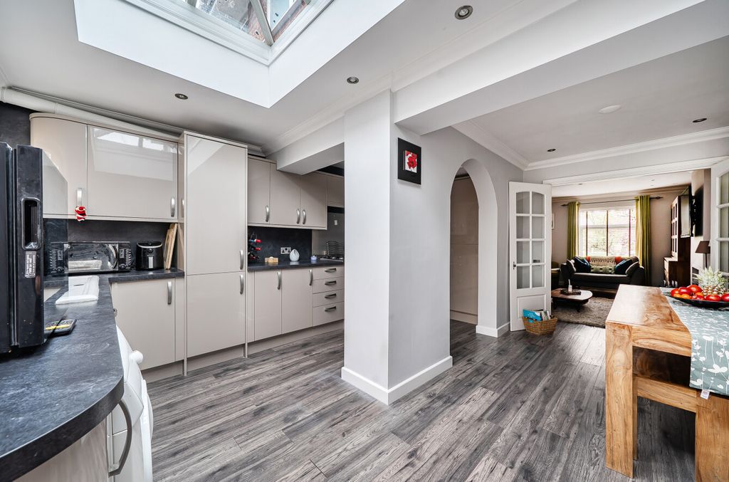 Property photo 3 of 21 1430042-12-69cd63...