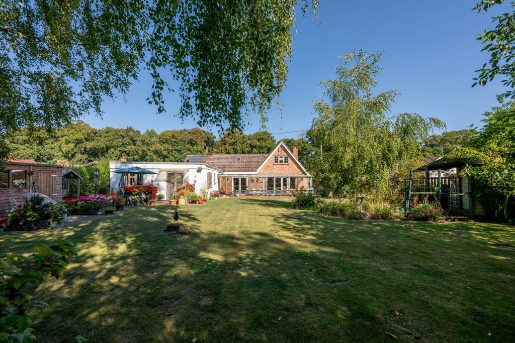 Property photo 2 of 37
