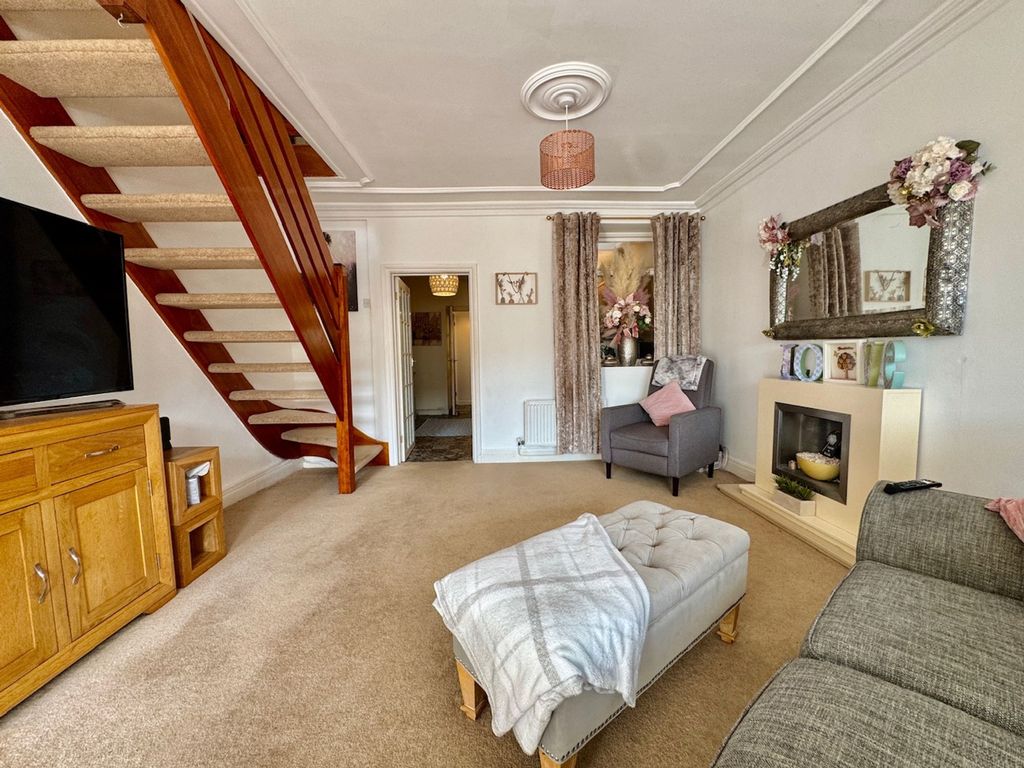 Property photo 2 of 31