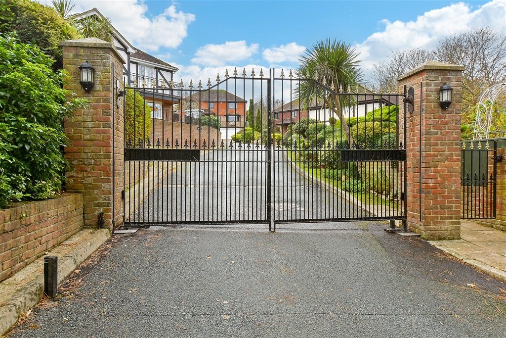 Property photo 3 of 19 External Feature