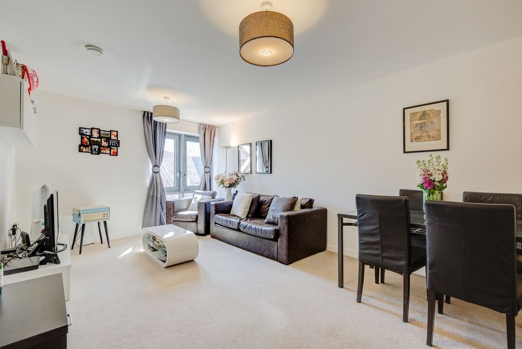 Property photo 2 of 6 Flat 5 Bronnley Cour