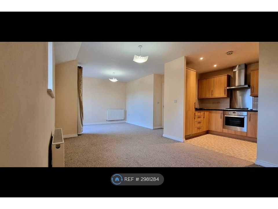 Property photo 3 of 8 Dining Area