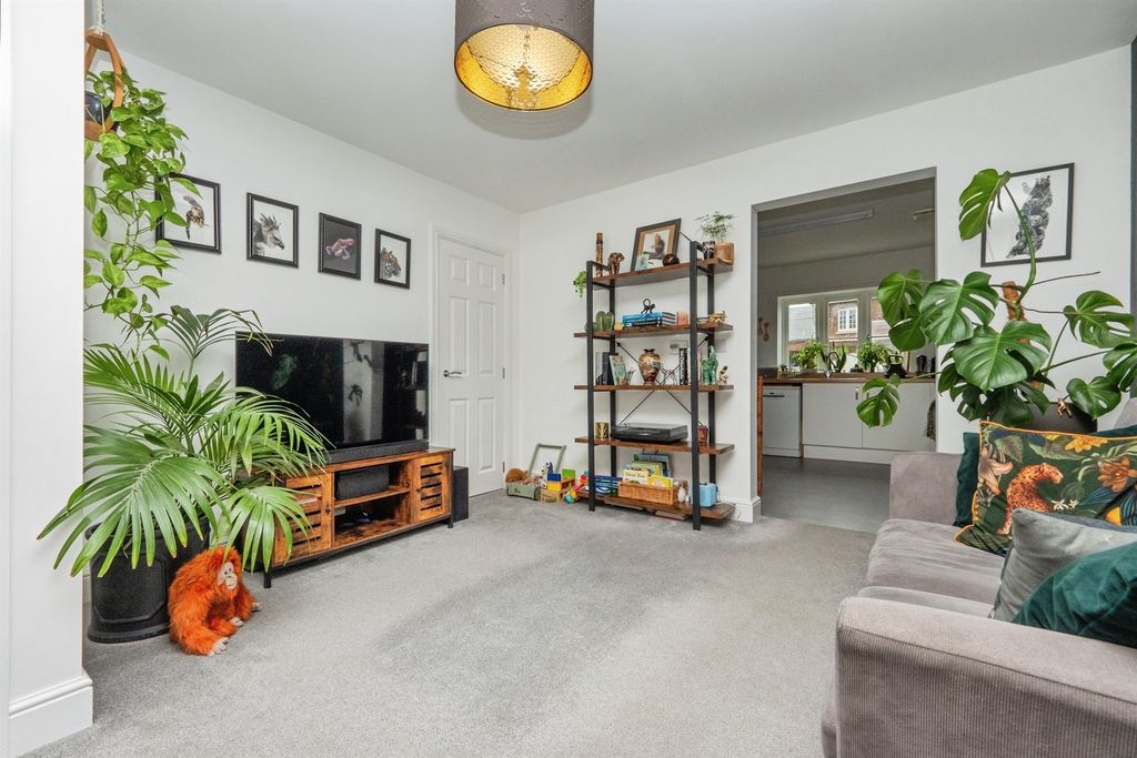 Property photo 3 of 13