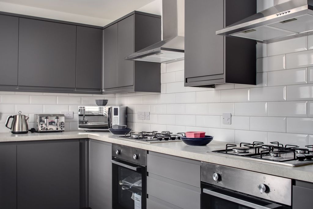 Property photo 3 of 5 Modern Fitted Kitchen With Dark Cabinetry, Tiled S...