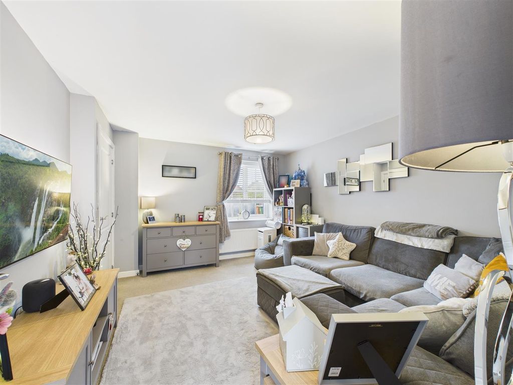 Property photo 2 of 12 Cam03303G0-Pr0212-Still010.Jpg