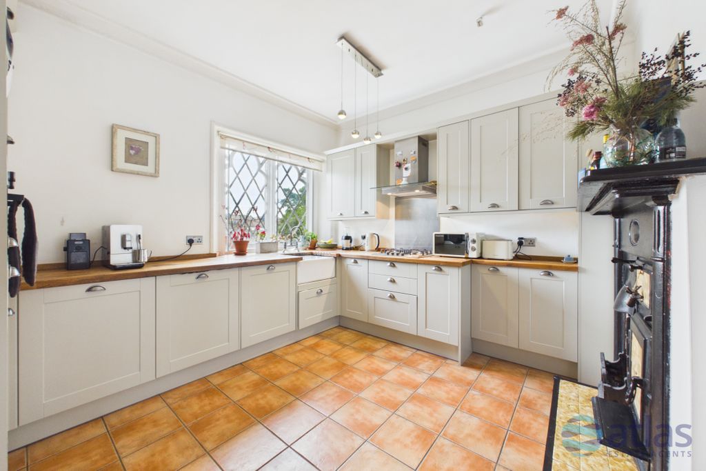 Property photo 3 of 28 Kitchen