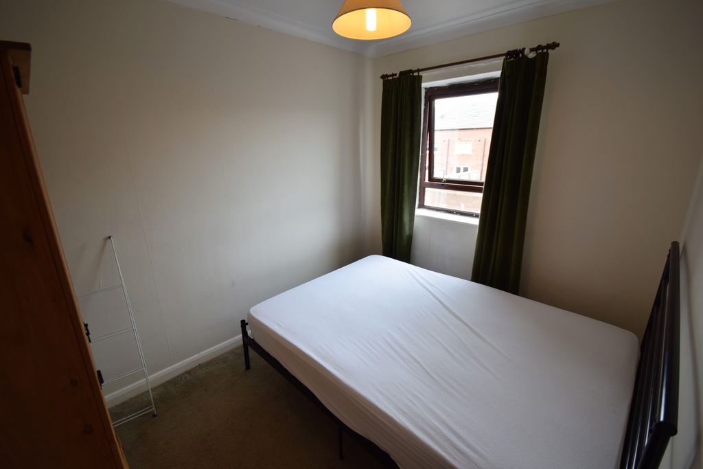 Property photo 2 of 6 Bedroom 1