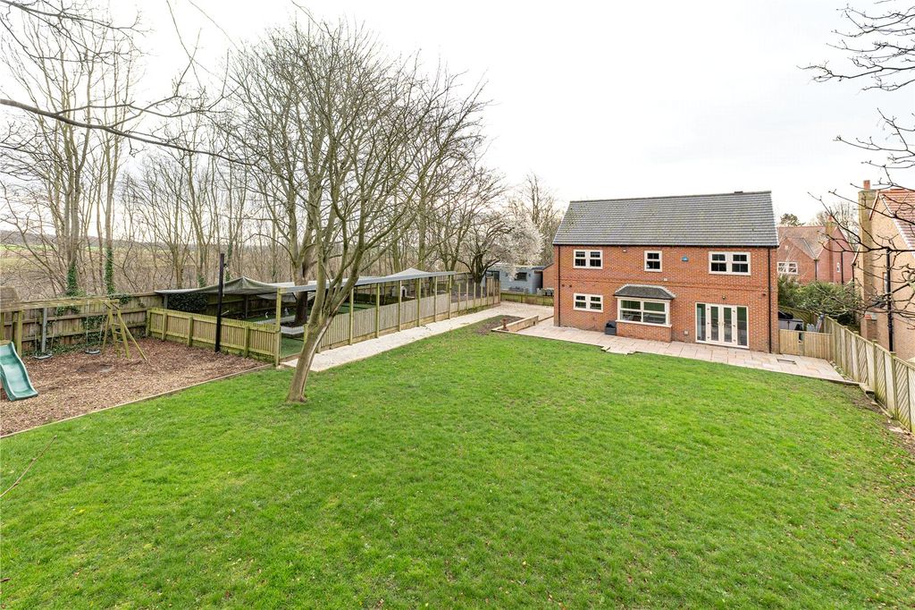 Property photo 2 of 23 Picture No. 10