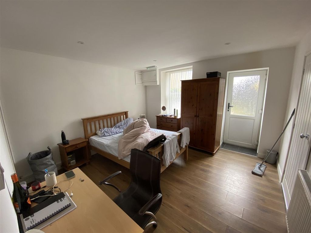 Property photo 1 of 5 Spacious Bright Bedroom With Ample Storage Space...