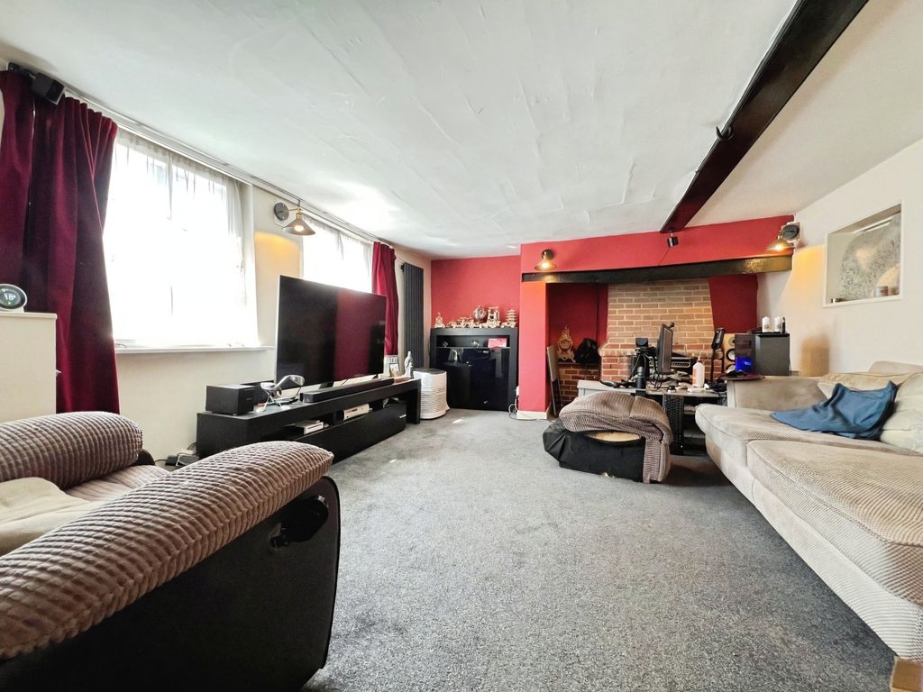 Property photo 2 of 16