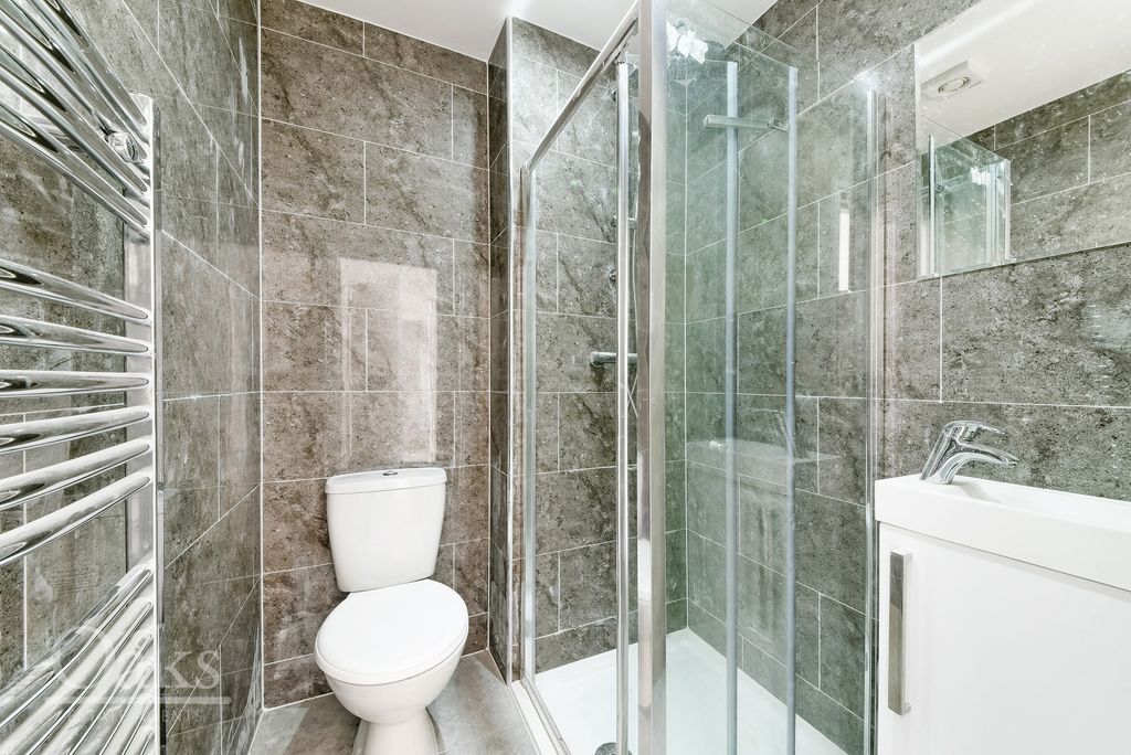 Property photo 2 of 4 Bathroom