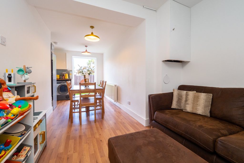 Property photo 2 of 16 Picture No. 04