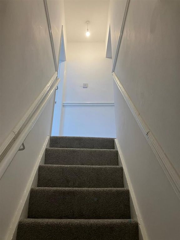Property photo 3 of 10 46 Nine Elms Lane 3.Jpeg