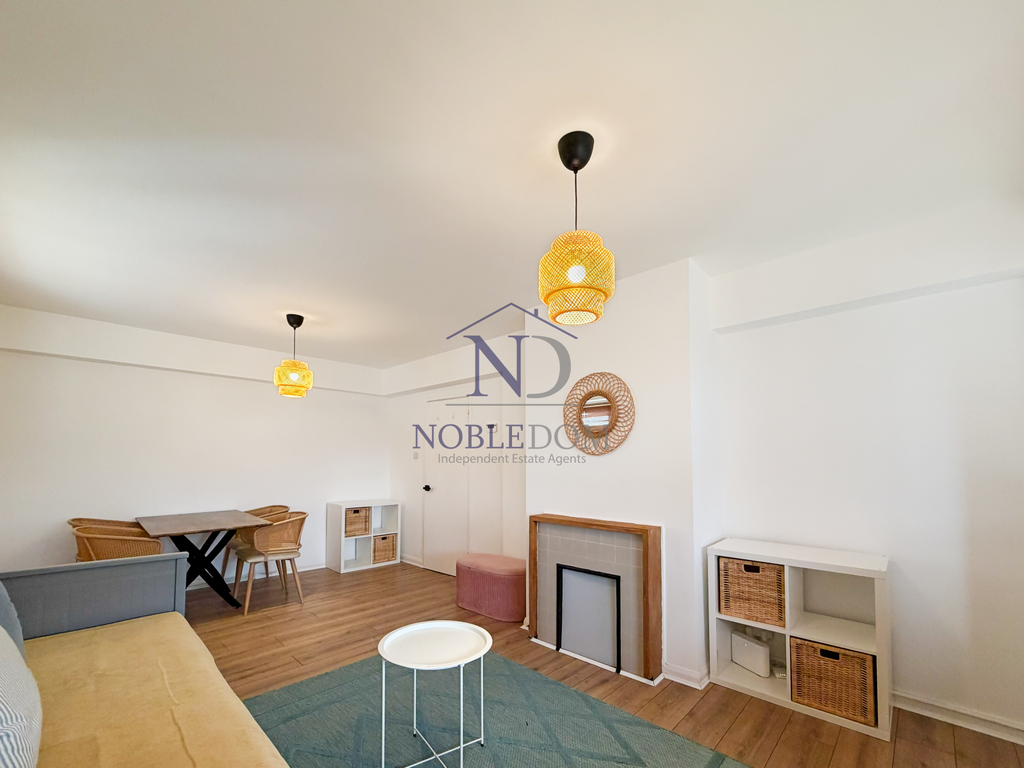 Property photo 1 of 10 Two Bedroom Flat In South Ealing