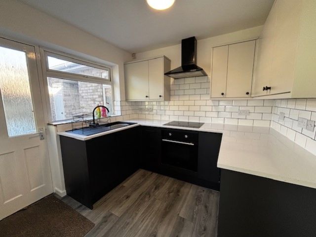 Property photo 3 of 16 Kitchen 1