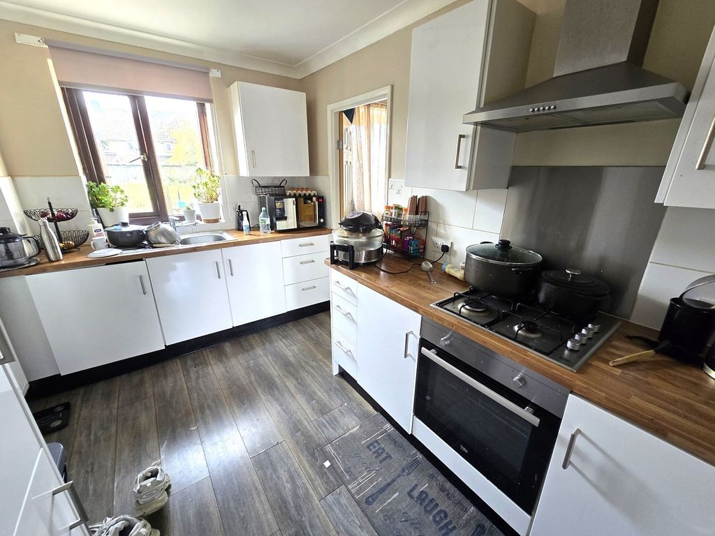 Property photo 2 of 8 Kitchen