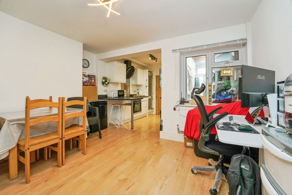 Property photo 2 of 8 Pbox-Img.Jpg