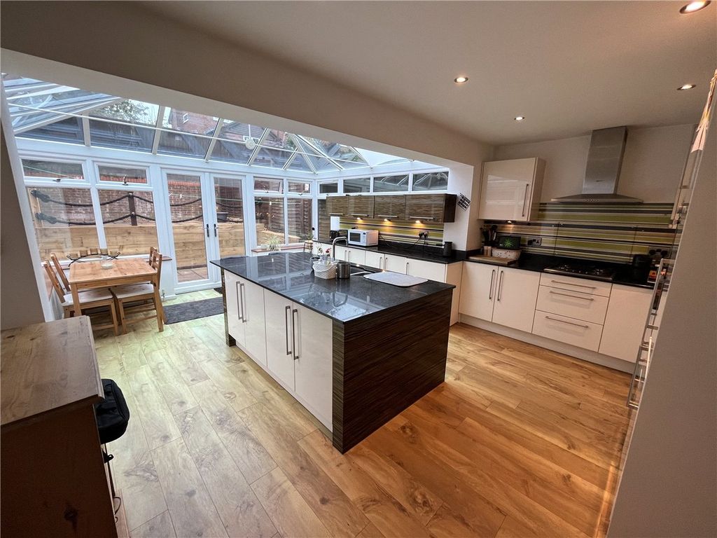 Property photo 2 of 10 Kitchen
