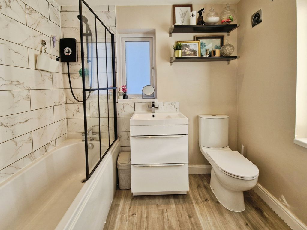 Property photo 3 of 19 82910515-1000082776