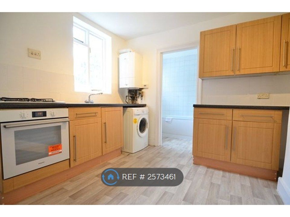 Property photo 3 of 10 Kitchen